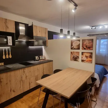 Ariston In Centro A Cortina *